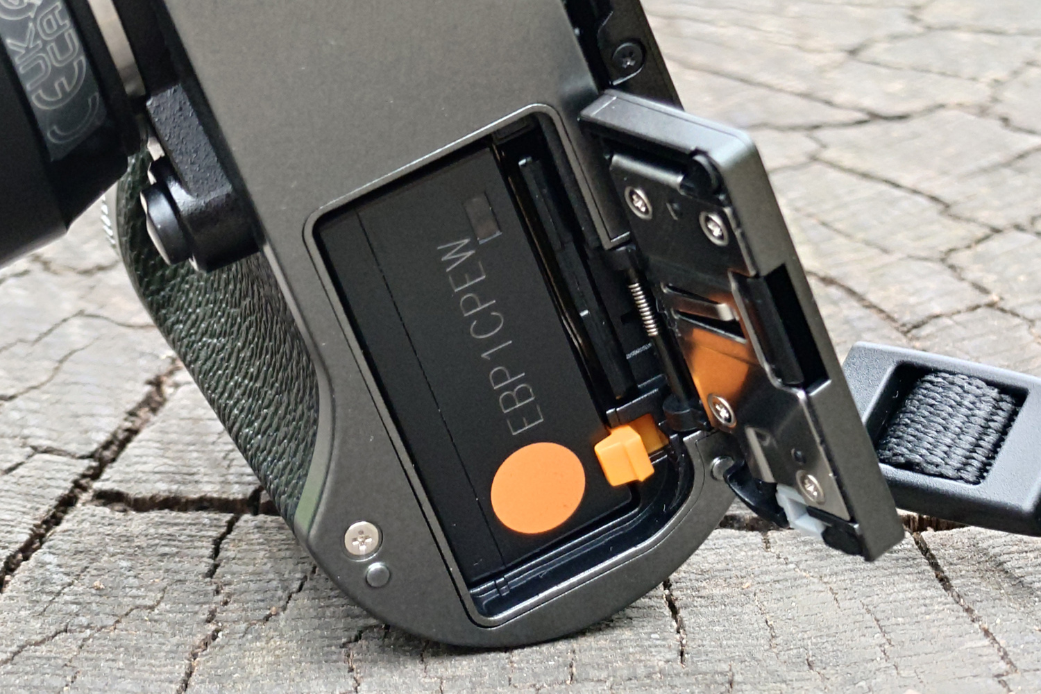 Fujifilm X-T50 hands-on review battery